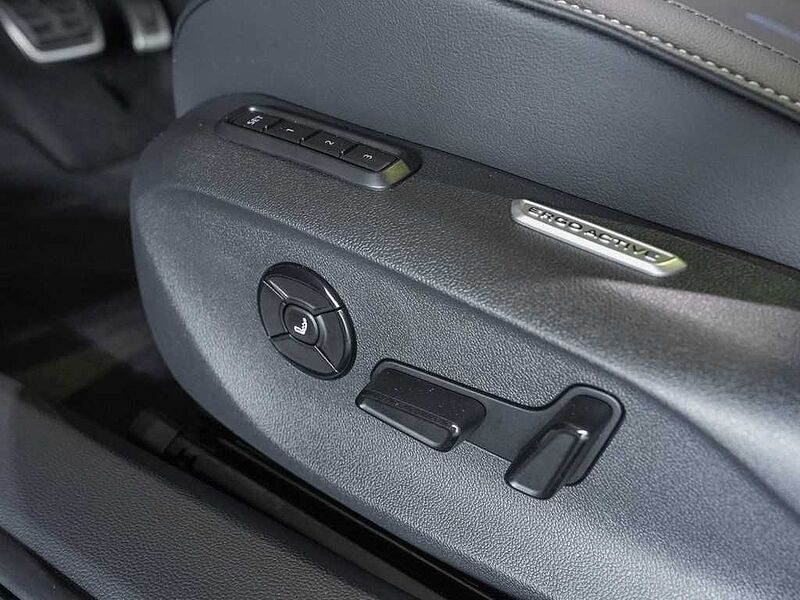 VW Passat 2,0 l TDI 4MOTION DSG R-Line AHK LEDER WP