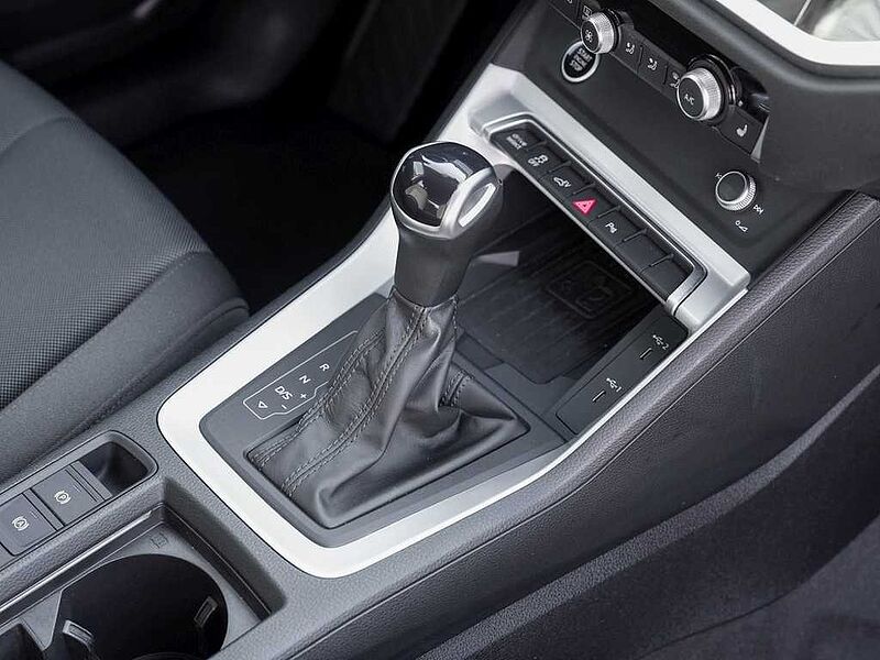 Audi Q3 45 TFSIe S tronic /Navi/LED/RFK/ACC/DAB