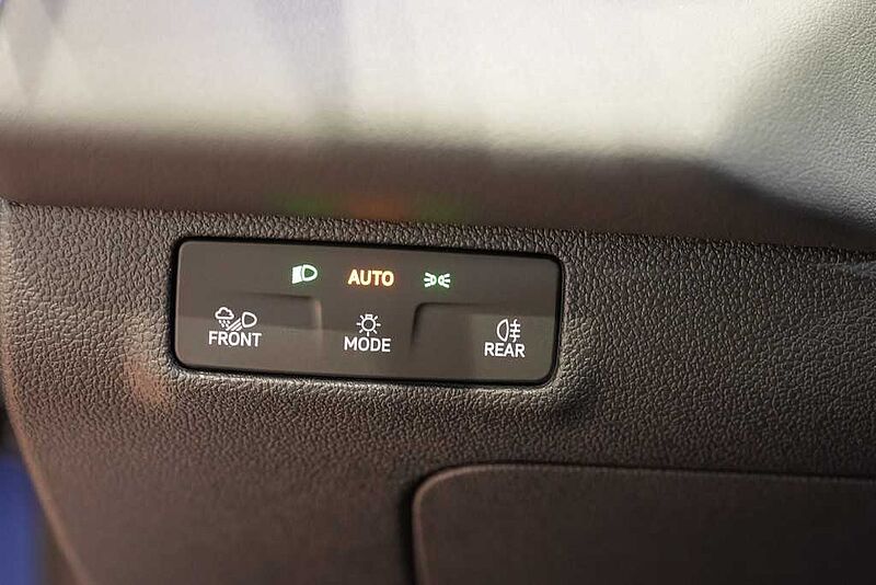 VW T-Roc 1.5 l eTSI DSG R-Line NAVI Technik-Paket