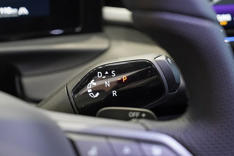 VW T-Roc 1.5 l eTSI DSG R-Line NAVI Technik-Paket