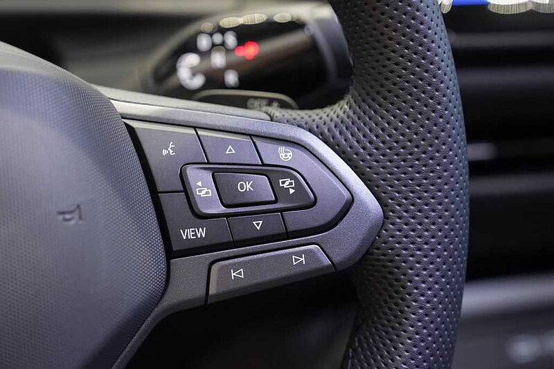 VW T-Roc 1.5 l eTSI DSG R-Line NAVI Technik-Paket