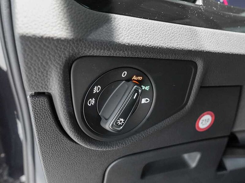 VW Touran 1,5 l TSI DSG Highline 7 SITZE AHK WR LED