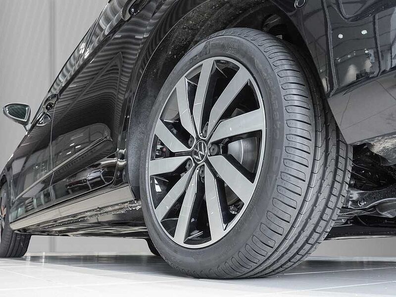 VW Touran 1,5 l TSI DSG Highline 7 SITZE AHK WR LED