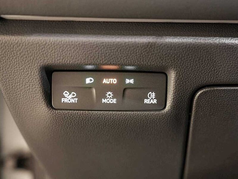 VW Passat 1,5 l eHybrid OPF DSG Elegance VAL