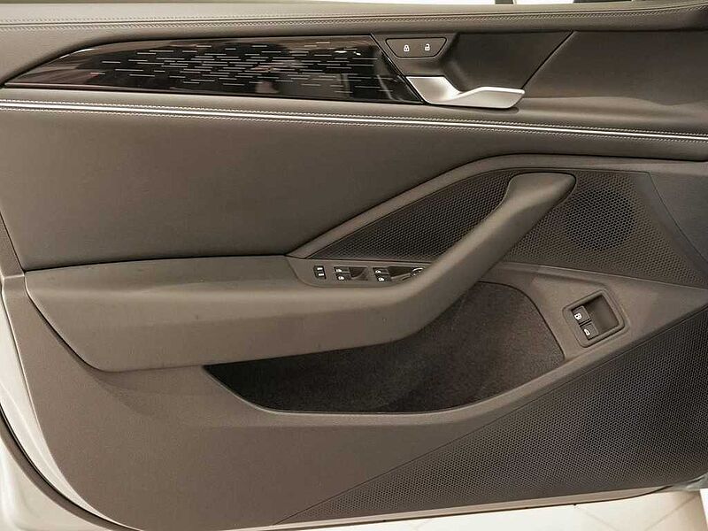 VW Passat 1,5 l eHybrid OPF DSG Elegance VAL