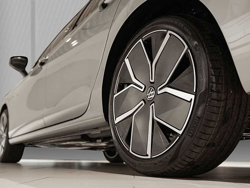 VW Passat 1,5 l eHybrid OPF DSG Elegance VAL