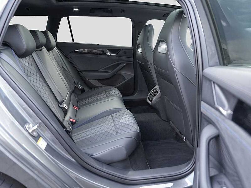 VW Passat Variant 2.0 TDI DSG 4Motion R-Line /AHK