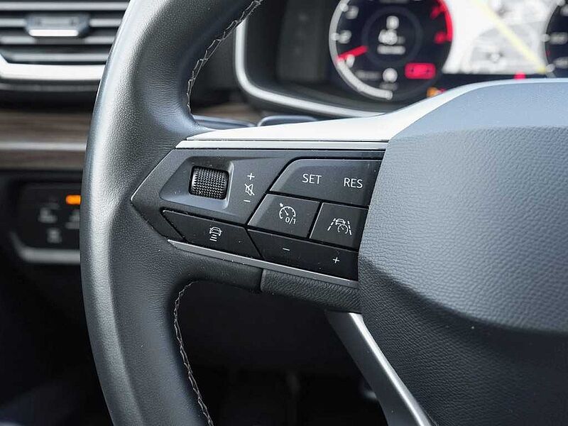 SEAT Leon SP 1.5 eTSI DSG Xcellence /LED/Navi/AHK