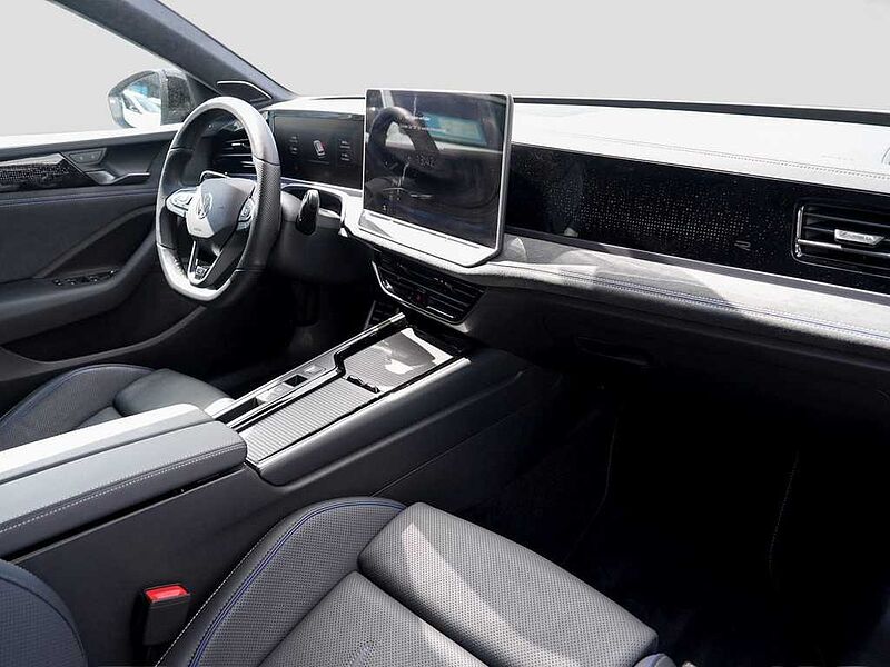 VW Passat Variant e-Hybrid DSG R-Line Signature