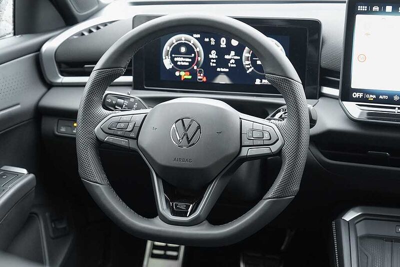 VW T-Roc 1.5 l eTSI DSG R-Line NAVI Technik-Paket