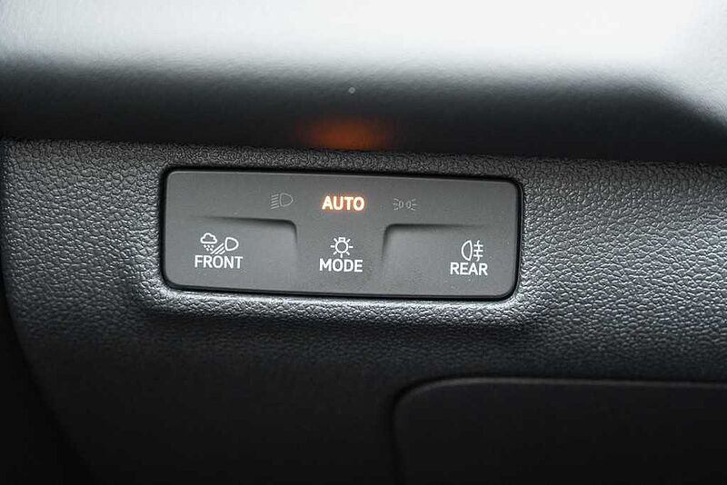 VW T-Roc 1.5 l eTSI DSG R-Line NAVI Technik-Paket