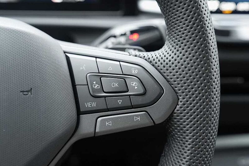 VW T-Roc 1.5 l eTSI DSG R-Line NAVI Technik-Paket