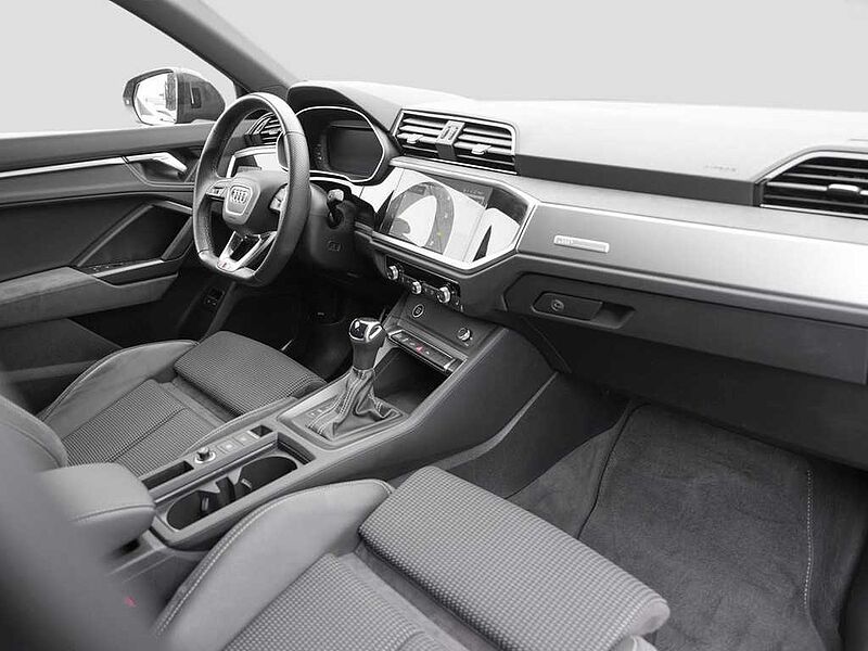 Audi Q3 45 TFSIe S tronic / Navi Plus / LED / RFK