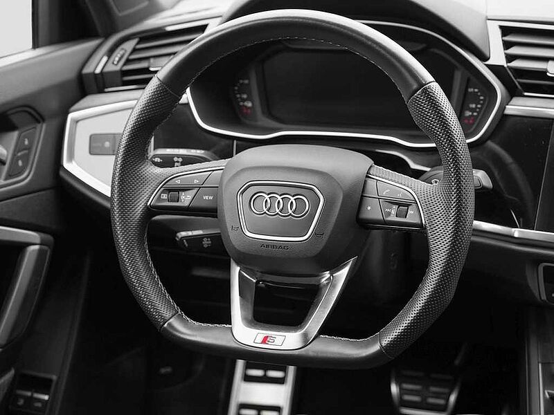 Audi Q3 45 TFSIe S tronic / Navi Plus / LED / RFK