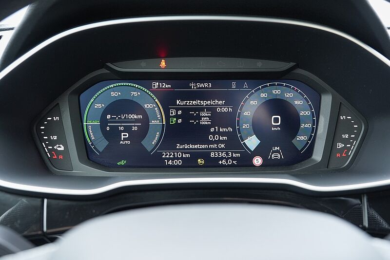 Audi Q3 45 TFSIe S tronic / Navi Plus / LED / RFK