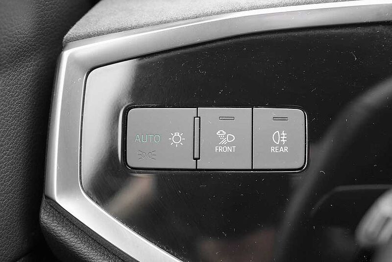 Audi Q3 45 TFSIe S tronic / Navi Plus / LED / RFK