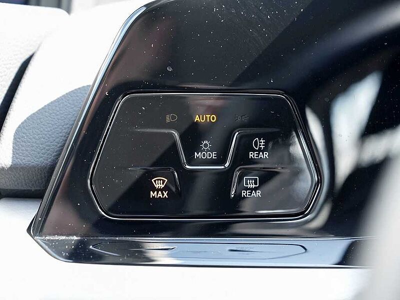 VW Golf VIII Variant 1.5 TSI LIFE /Navi/LED/ACC