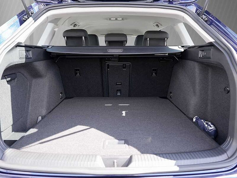 VW Golf VIII Variant 1.5 TSI LIFE /Navi/LED/ACC