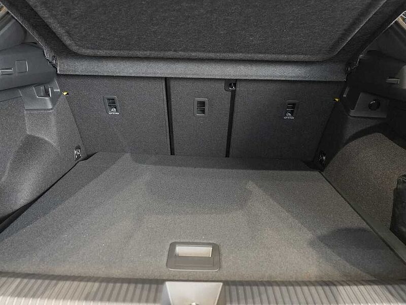 VW T-Roc 1.5 l eTSI OPF DSG R-Line VSA