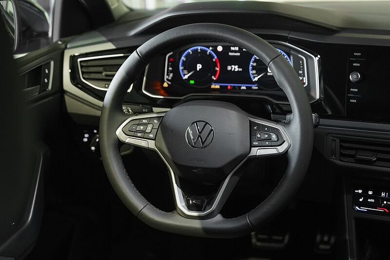 VW Polo 1,0 l TSI DSG R-Line NAVI Technik-Paket WR