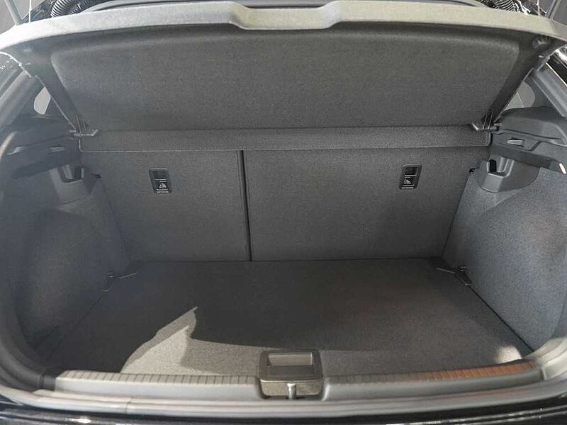 VW Polo 1,0 l TSI DSG R-Line NAVI Technik-Paket WR