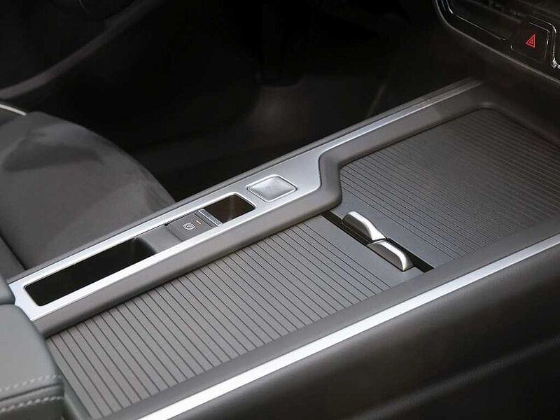 VW Passat Variant eTSI DSG Business /RFK/pACC/AHK